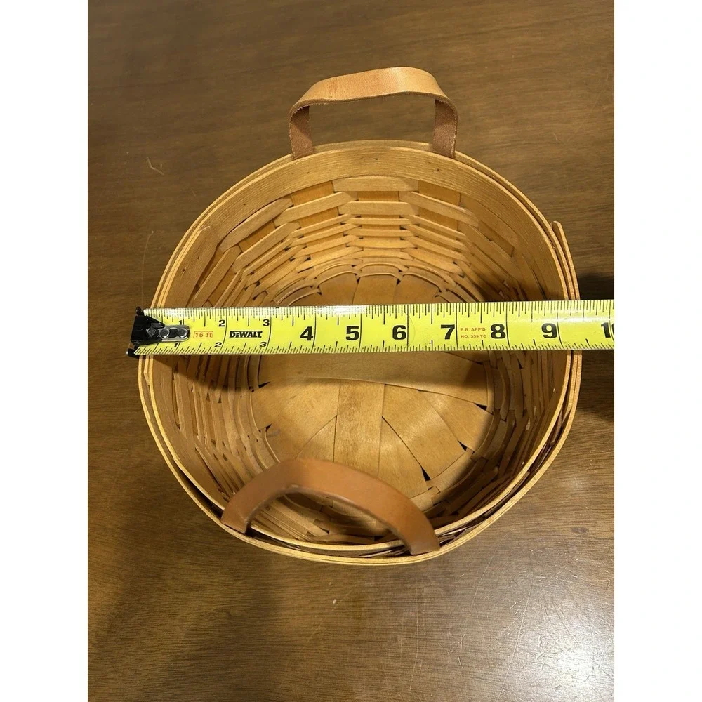 Vintage 1998 Med round Longaberger basket w/ leather handles 9.5